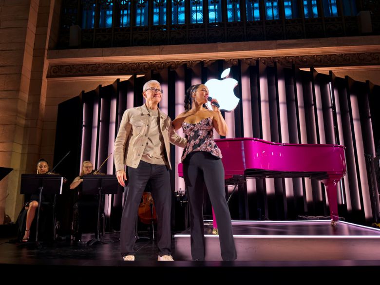 iJustine Interviews Apple CEO Tim Cook in NY